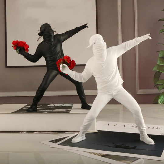 Banksy Bloemenrelschopper Woondecoratie 1