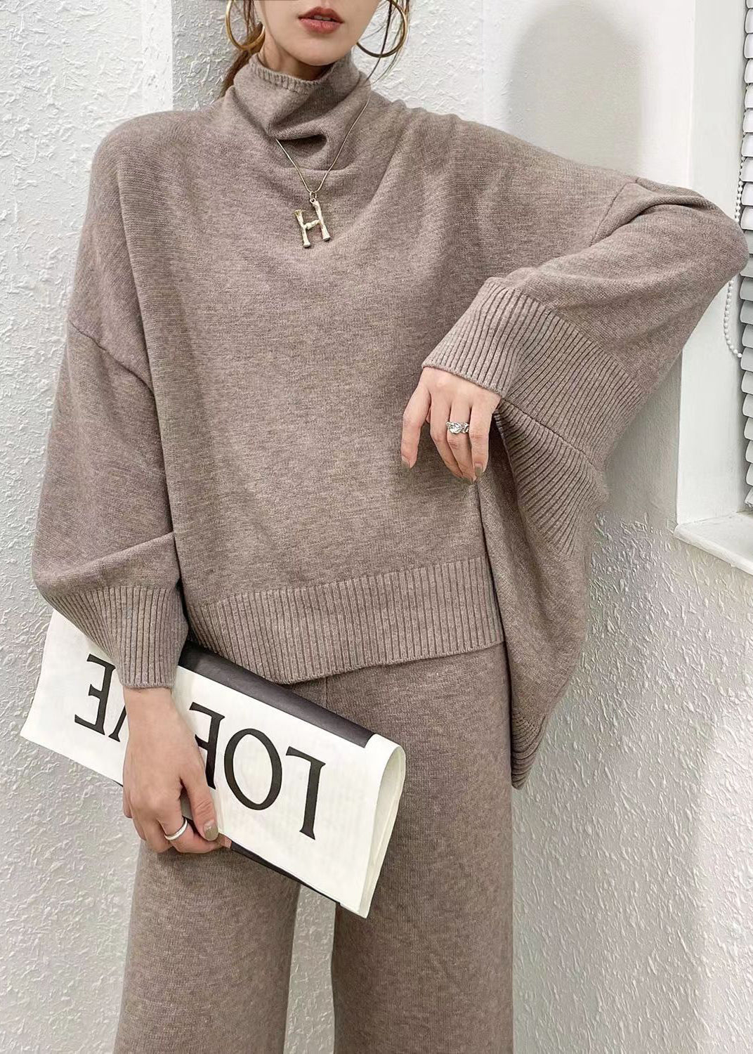 Dames Tweedelige Set Camel Kleurige Trui en Broek met Wijde Pijpen 3