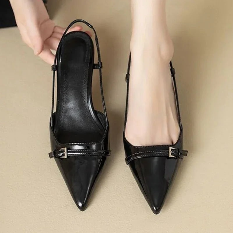 Dames sandalen met glanzende sleehak