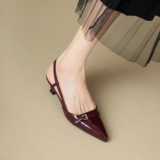 Dames sandalen met glanzende sleehak